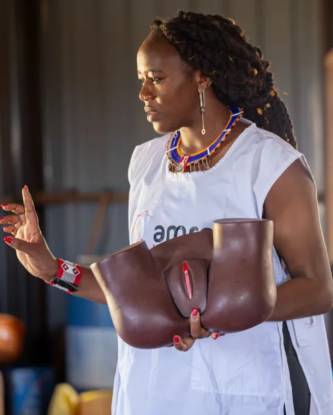 Cynthia educates on FGM/C (c) Amref Health Africa/Esther Sweeney