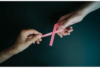 mains octobre rose